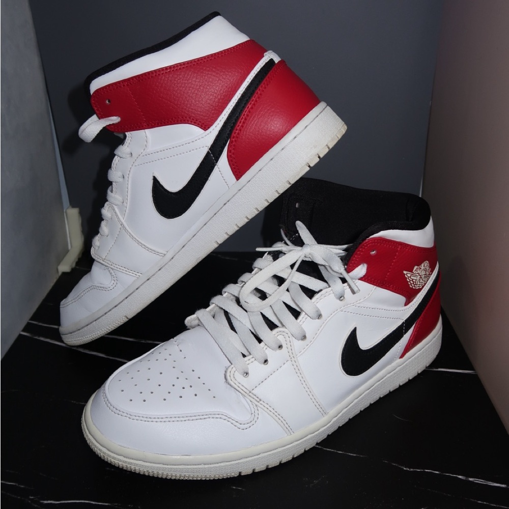 ‼️ NIKE JORDAN MID WHITE CHICAGO ‼️
